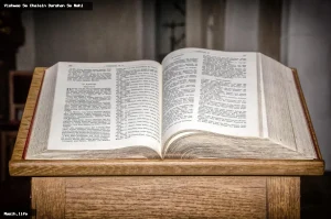 vishwas se chalein darshan se nahi